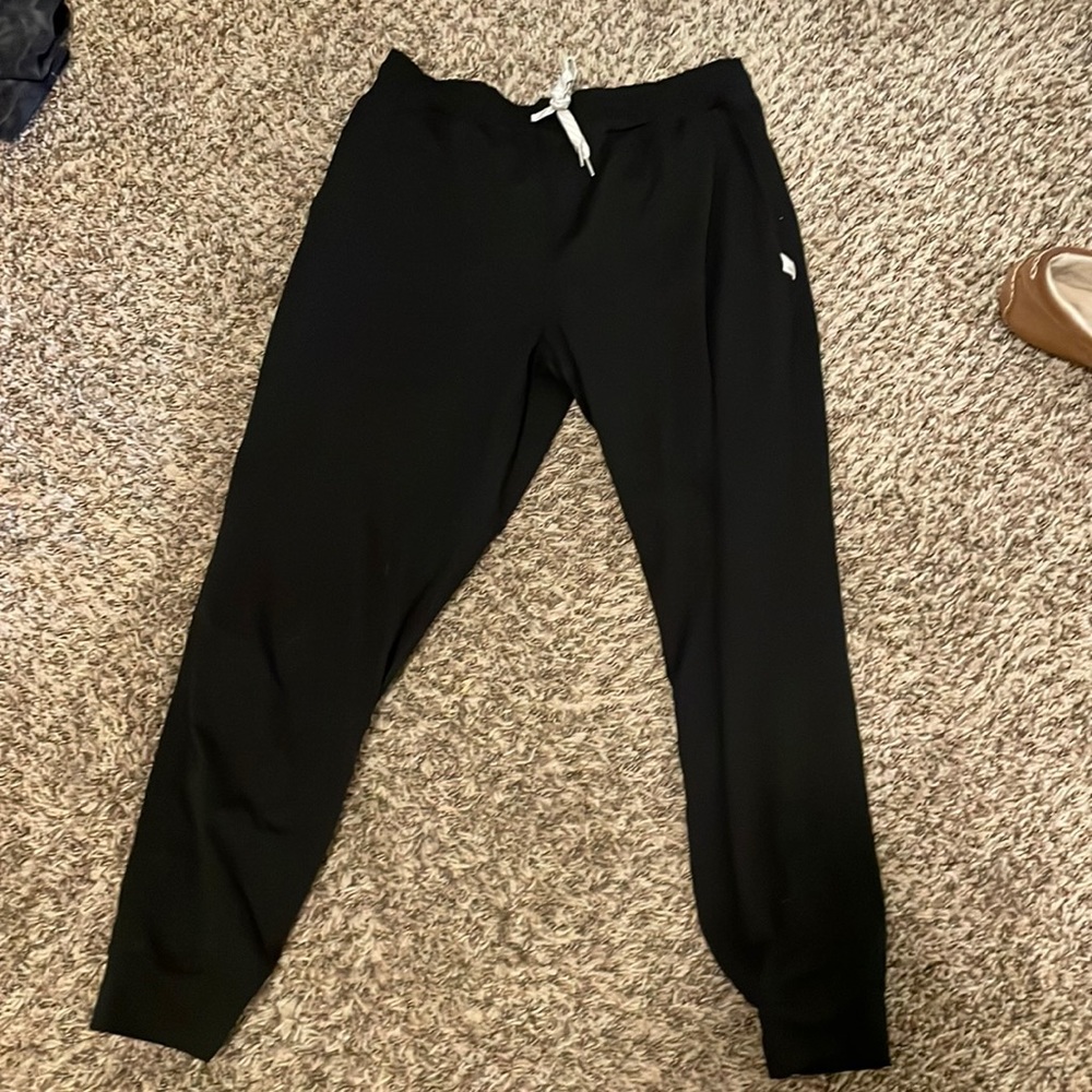 Vuori performance jogger size small